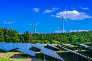Rekordzubau in Deutschland: 8.000 MW neue Wind- und Solarleistung im ersten Halbjahr 2023 © monticellllo / Adobe Stock