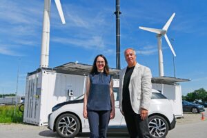 Nathalie Leroy, Geschäftsführerin für Finanzen und Infrastruktur der Flughafen München GmbH und Dirk Küster, CEO von FlowGen. Foto: Alex Tino Friedel – ATF Pictures