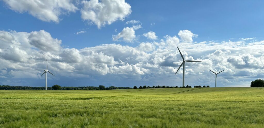 Acht neue Windenergieanlagen entstehen in der Nähe von Kiel und produzieren künftig sauberen Strom (Bild: European Energy A/S)