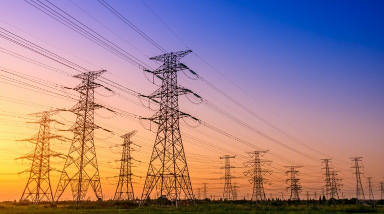 50Hertz, TenneT und TransnetBW sorgen gemeinsam mit neuen Gleichstromverbindungen für mehr Energiesicherheit. Bild: ABCDstock / stock.adobe.com