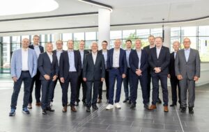  Die IPA-Partner bei der Vertragsunterzeichnung in der Amprion-Zentrale in Dortmund. Foto: Amprion GmbH