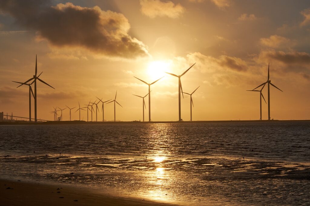 Bild: Funktioniert das Ausschreibungsdesign für Offshore-Windenergie? Diese Frage ist aktuell sehr umstritten. (Bild: Bru_nO_sunset-2469104_1280_pixabay.com) 