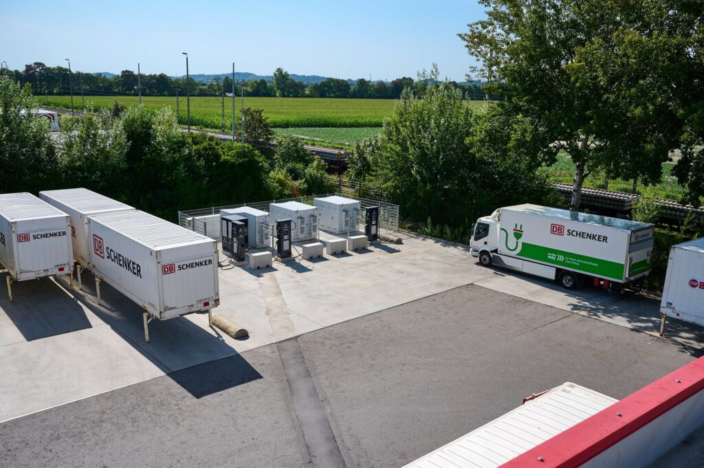 Speicher am Parkplatz der Deutschen Bahn in Neufahrn. Bild: INTILION AG