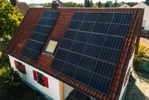 Aufnahme der 100.000sten EEG-Anlage am LVN-Netz. PV-Anlage in Vöhringen. Foto: LEW / Paul Meckes
