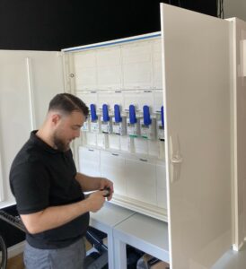 Der IOmeter Core wird auf der Schnittstelle des digitalen Stromzählers installiert. (Bild: esc - energy smart control GmbH)