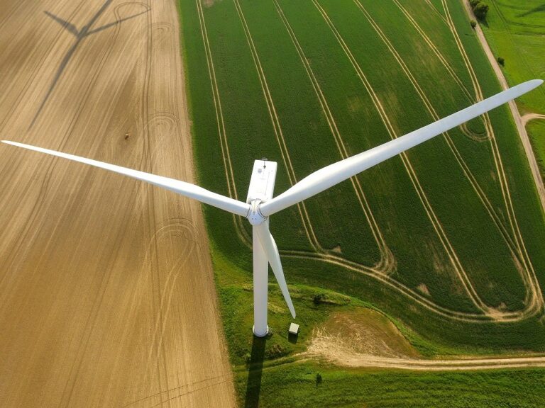 Qualitas Energy weitet sein Engagement in der Windkraft um zwei Projekte in Rheinland-Pfalz aus. Foto: iStock / Bestgreenscreen