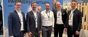 V.l.n.r.: Nils Krüger (GP JOULE CONNECT), Nils Reimers (LichtBlick SE), Sebastian Ewert (LichtBlick eMobility GmbH), Henning Krix und Torben Jöns (beide GP JOULE CONNECT). (Bild: GP JOULE)