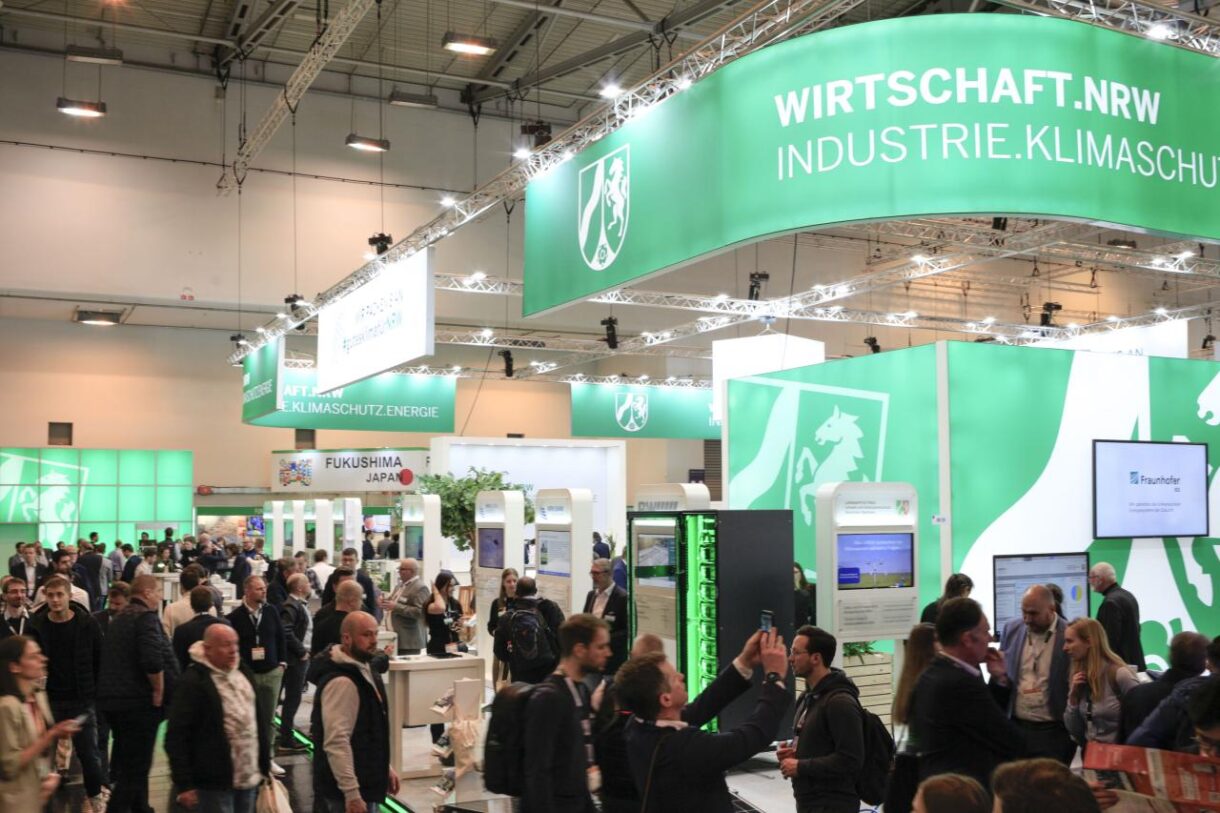 27 Hochschulen des Landes Nordrhein-Westfalen und die PROvendis GmbH präsentieren sich zusammen am Gemeinschaftsstand des Ministeriums für Wirtschaft, Industrie, Klimaschutz und Energie des Landes Nordrhein-Westfalen. (Bild: Leissring / Ministerium für Wirtschaft, Industrie, Klimaschutz und Energie des Landes Nordrhein-Westfalen)