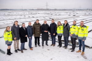 Offizielle Einweihung von Deutschlands zweitgrößter PV-Einzeldachanlage. Bild: VGP NV